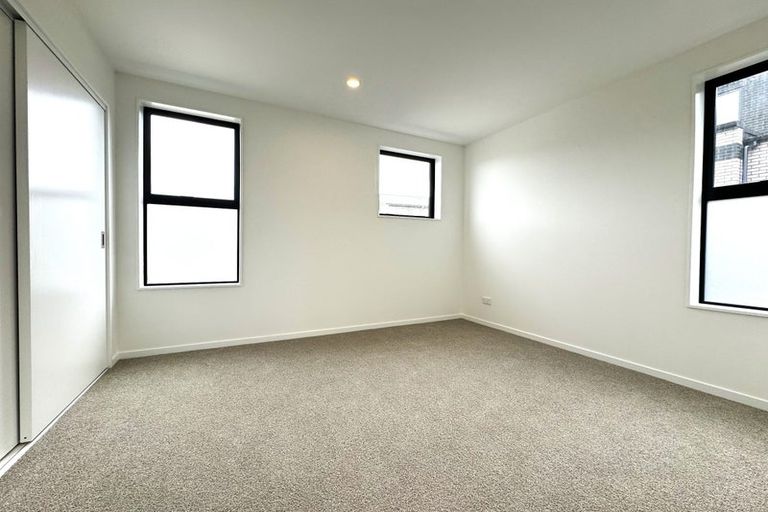 Photo of property in 39 Travis View Drive, Fairview Heights, Auckland, 0632