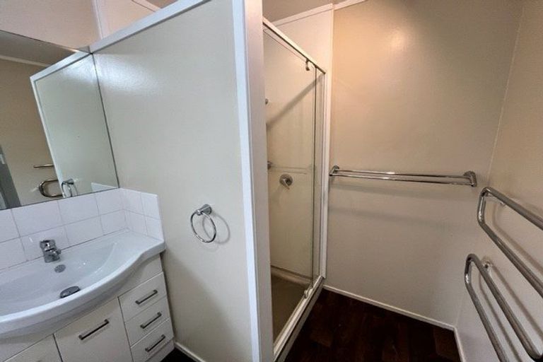 Photo of property in 2/34 Sandgate Avenue, Botany Downs, Auckland, 2010