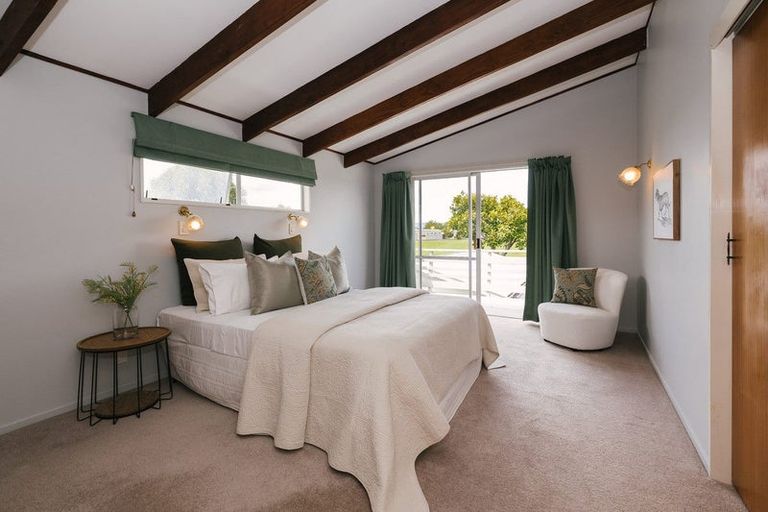 Photo of property in 53 Wikiriwhi Crescent, Awapuni, Palmerston North, 4412