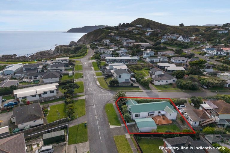 Photo of property in 2 John Street, Titahi Bay, Porirua, 5022