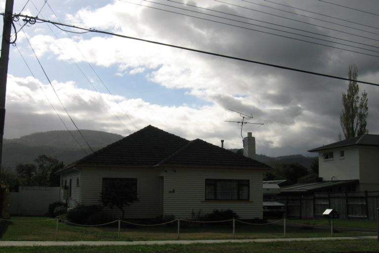 Photo of property in 49 Heretaunga Square, Silverstream, Upper Hutt, 5019