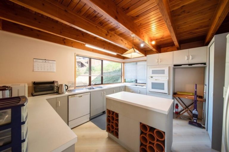 Photo of property in 128 Wynyard Crescent, Fernhill, Queenstown, 9300