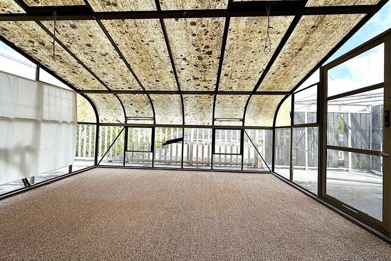 Photo of property in 3 Benita Place, Sunnyvale, Auckland, 0612