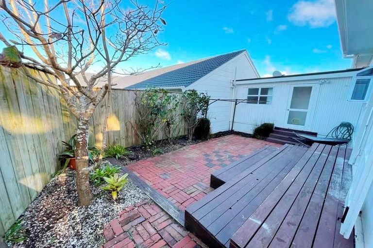 Photo of property in 1/5 Folkestone Street, Murrays Bay, Auckland, 0630