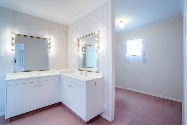 Photo of property in 14 Javelin Place, West Harbour, Auckland, 0618