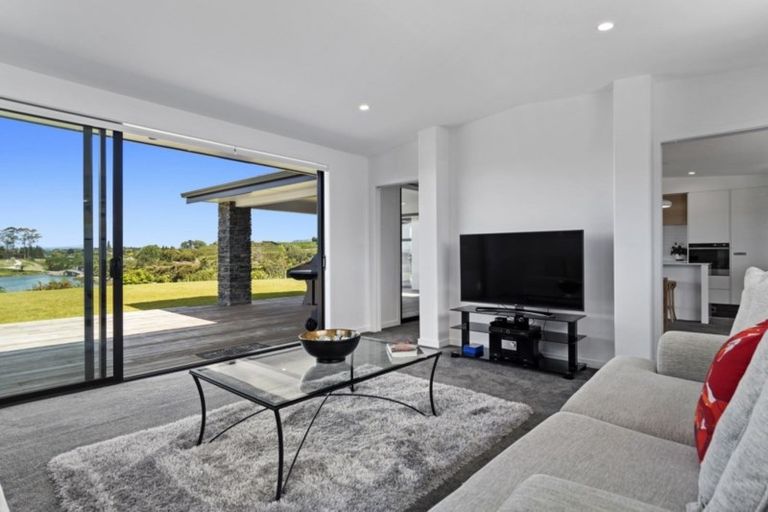 Photo of property in 93 Lynley Park Drive, Omokoroa, 3114