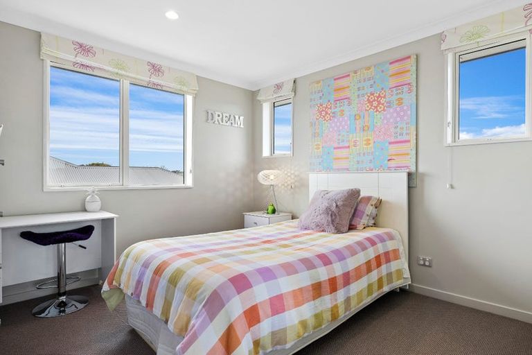 Photo of property in 17 Westpark Drive, Burnside, Christchurch, 8053