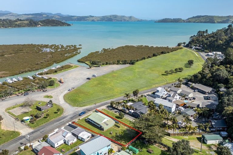 Photo of property in 348 Wharf Road, Coromandel, 3506