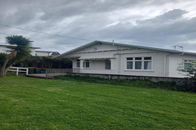 Photo of property in 104 Fulford Street, New Plymouth, 4310