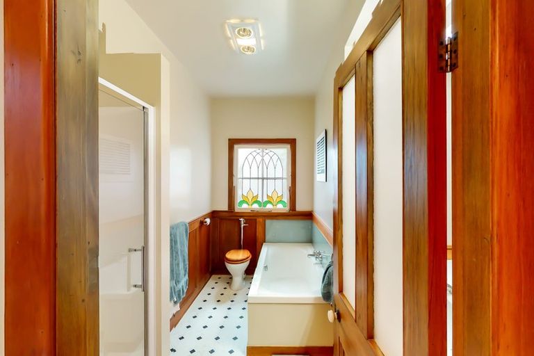 Photo of property in 123 Kelburn Parade, Kelburn, Wellington, 6012