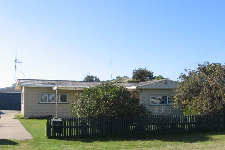 Photo of property in 6 Andresen Street, Foxton Beach, Foxton, 4815