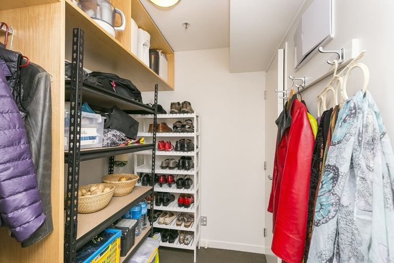 Photo of property in Montreaux Apartments, 10i/164 The Terrace, Wellington Central, Wellington, 6011