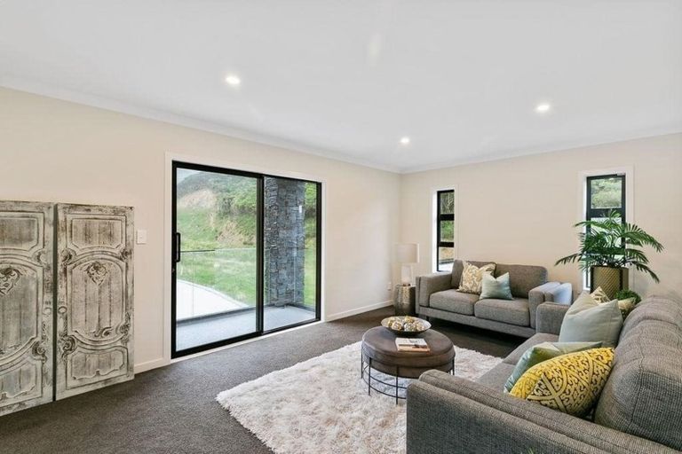 Photo of property in 6 Pihipihi Way, Crofton Downs, Wellington, 6035