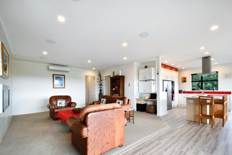 Photo of property in 911 Old North Road, Waimauku, 0882