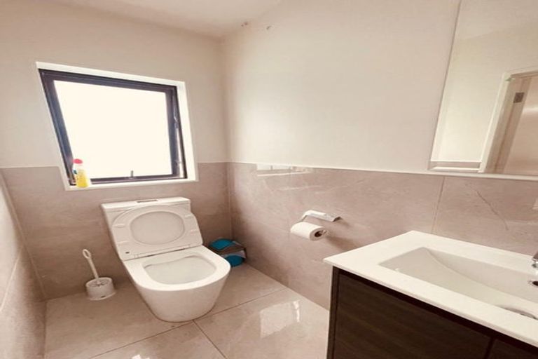 Photo of property in 4/2 Smiths Avenue, Papakura, 2110