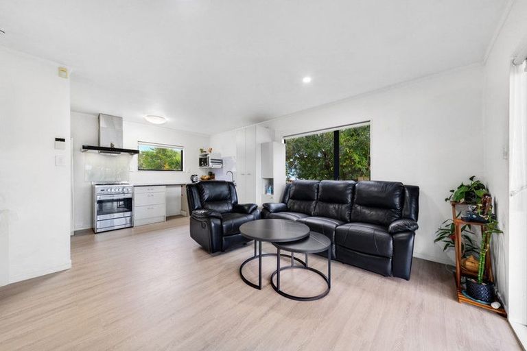 Photo of property in 15a Gossamer Drive, Pakuranga Heights, Auckland, 2010
