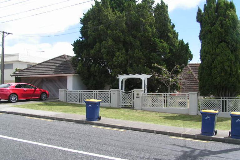 Photo of property in 24 Hauraki Road, Hauraki, Auckland, 0622