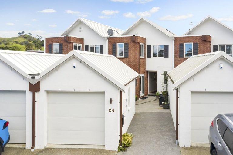 Photo of property in 24 Tanners Road, Mangere Bridge, Auckland, 2022