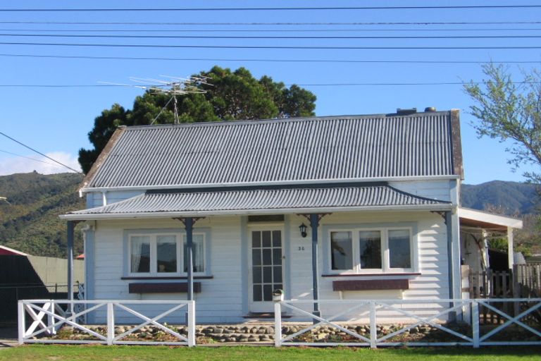 Photo of property in 36 Daniell Street, Featherston, 5710