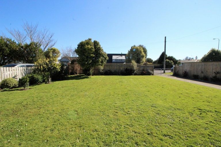 Photo of property in 12 Ross Street, Woodville, 4920