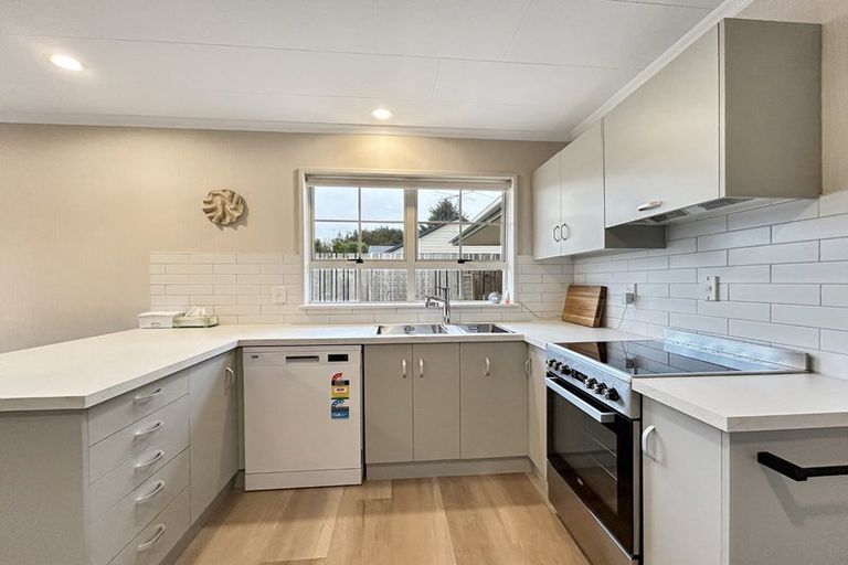 Photo of property in 37 Moa Street, Waikiwi, Invercargill, 9810