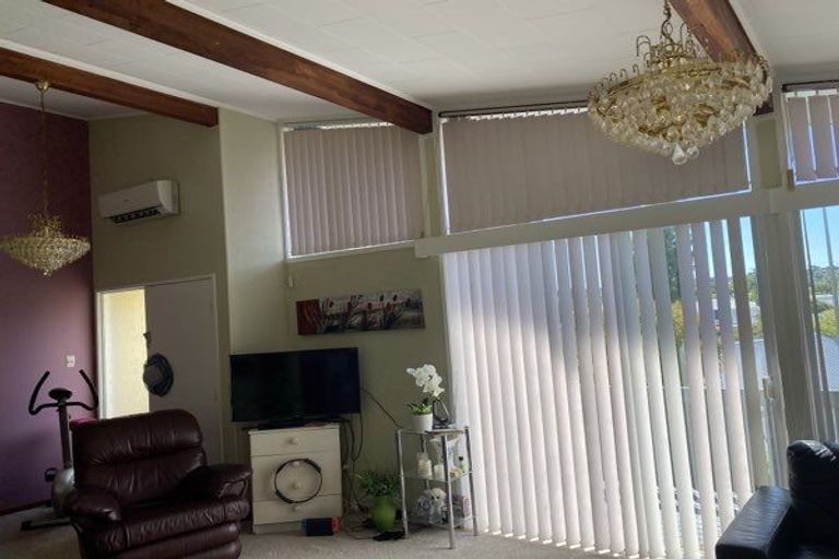 Photo of property in 1/17 Powrie Street, Glenfield, Auckland, 0629