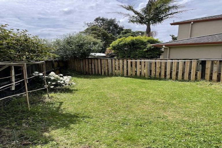 Photo of property in 2/3 Seine Road, Forrest Hill, Auckland, 0620