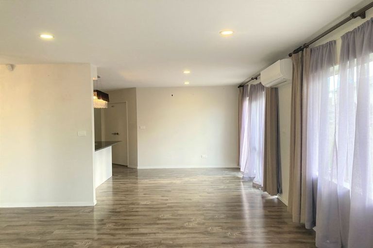 Photo of property in 74 Keri Vista Rise, Papakura, 2110