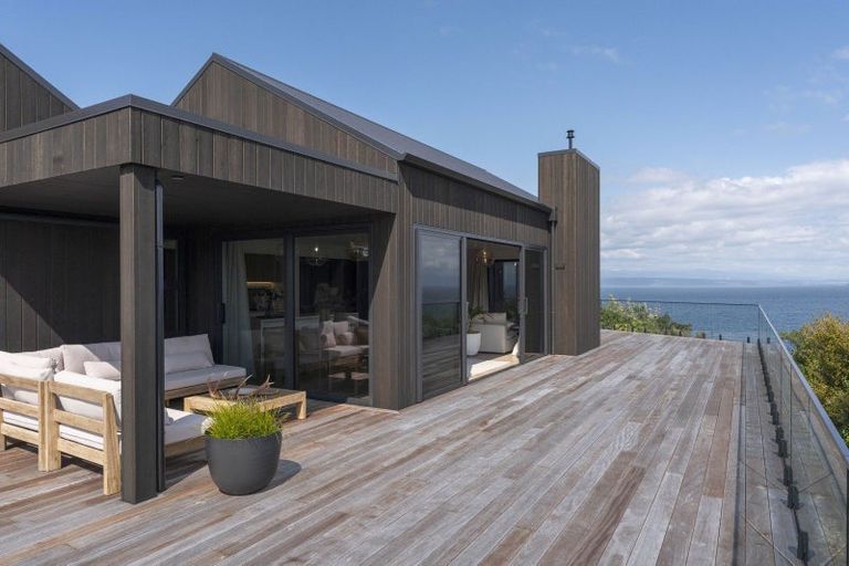 Photo of property in 33 Whakamoenga Point, Acacia Bay, Taupo, 3385