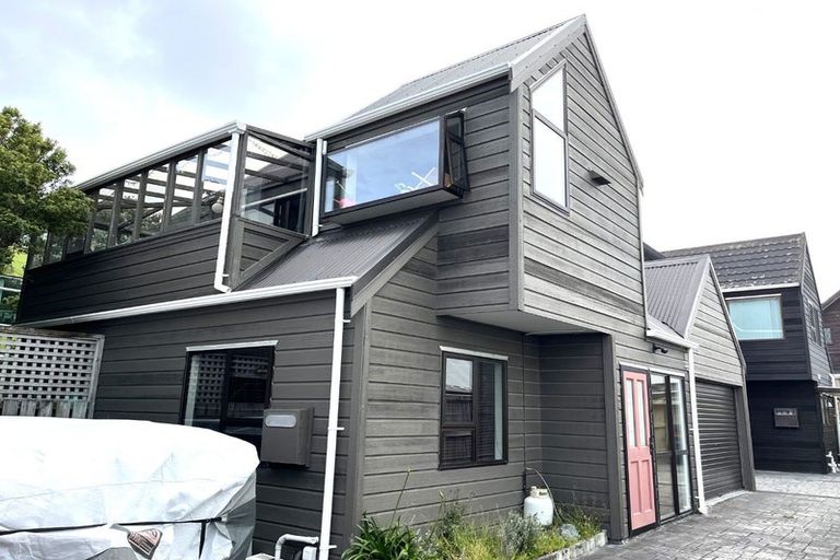 Photo of property in 2/64 Kaikoura Street, Maupuia, Wellington, 6022