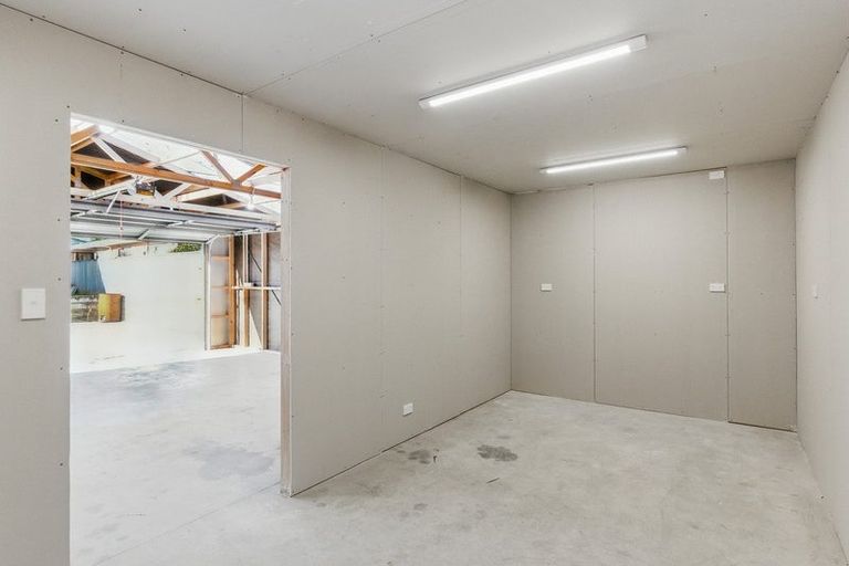 Photo of property in 30 Eruini Street, Waikanae Beach, Waikanae, 5036