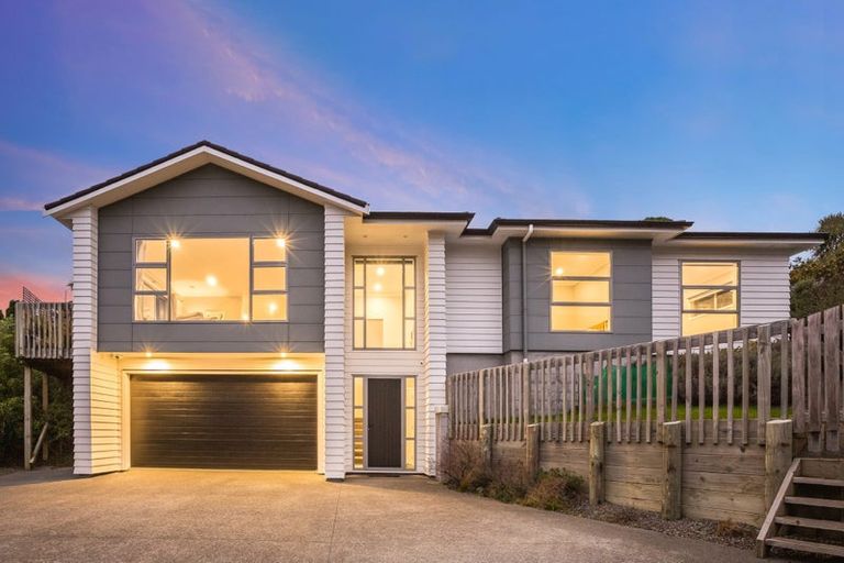 Photo of property in 3 Shoal Place, Whitby, Porirua, 5024