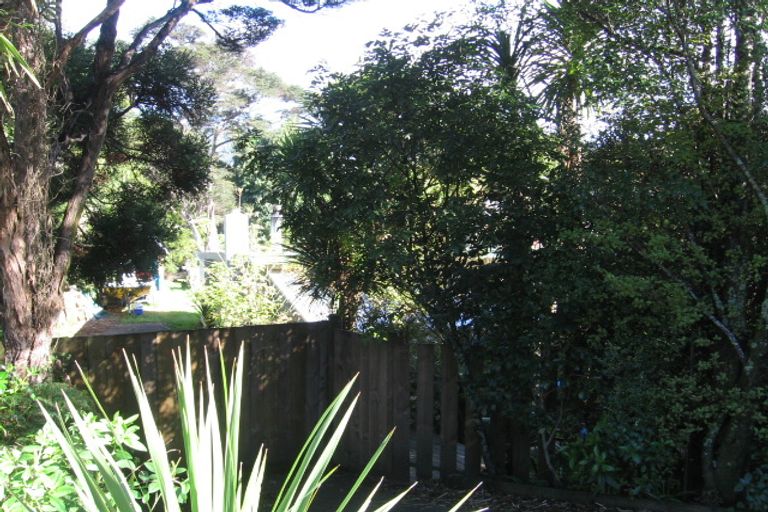 Photo of property in 43 Victory Road, Laingholm, Auckland, 0604
