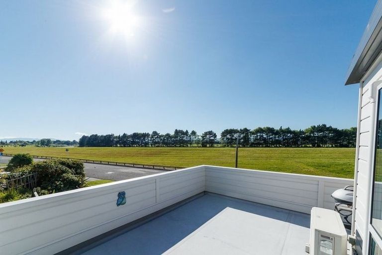 Photo of property in 95 Wikiriwhi Crescent, Awapuni, Palmerston North, 4412