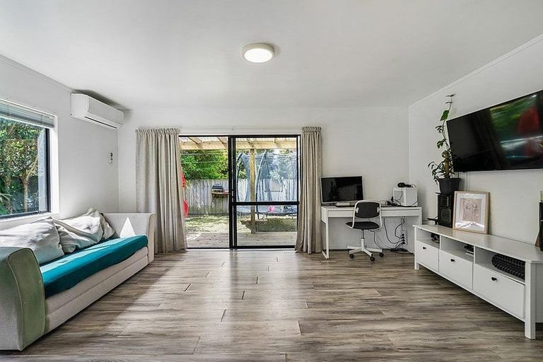 Photo of property in 126 Moire Road, West Harbour, Auckland, 0618