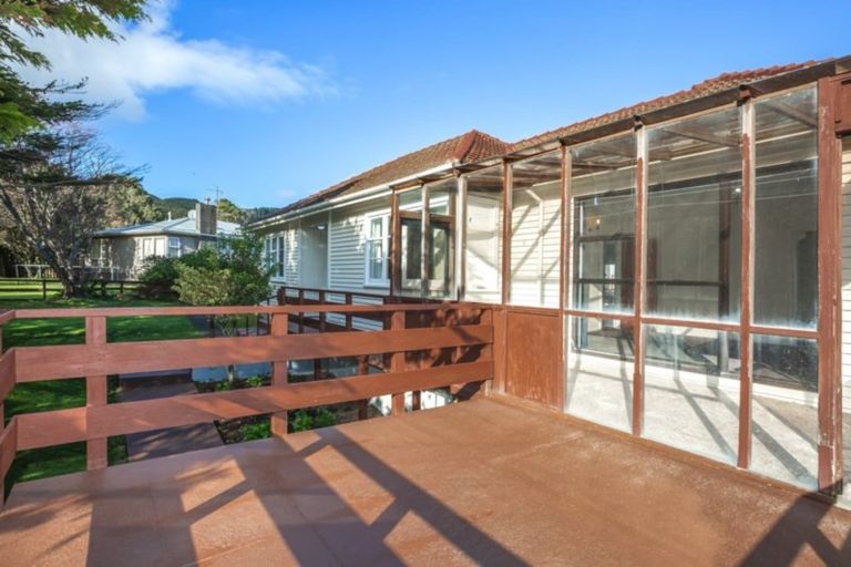 Photo of property in 48 Collins Avenue, Tawa, Wellington, 5028