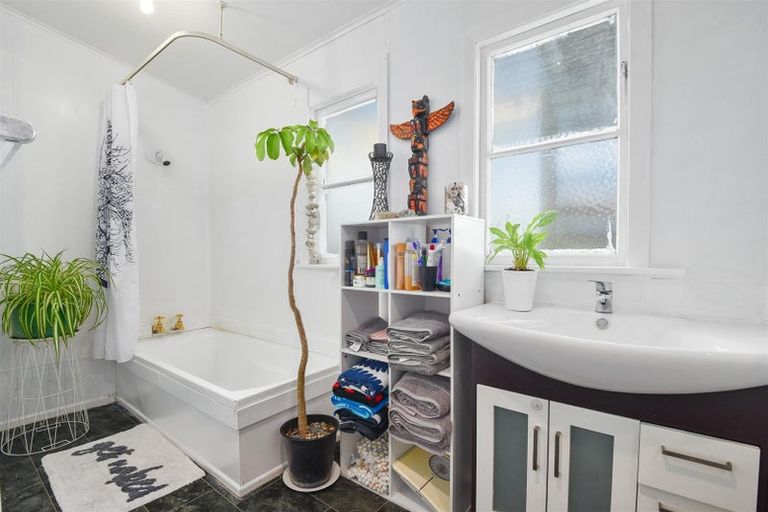 Photo of property in 4/141 Colwill Road, Massey, Auckland, 0614