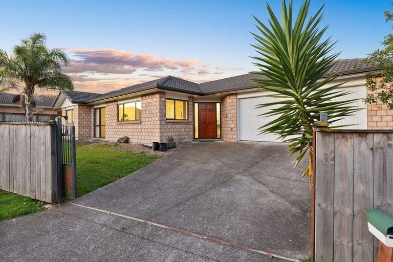 Photo of property in 6 Riverglade Parkway, Te Atatu South, Auckland, 0610