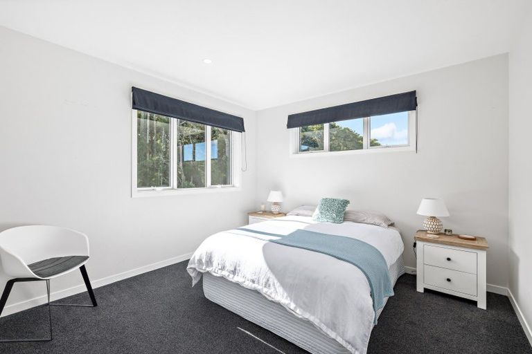 Photo of property in 32 Awanui Crescent, Matakana, 0985