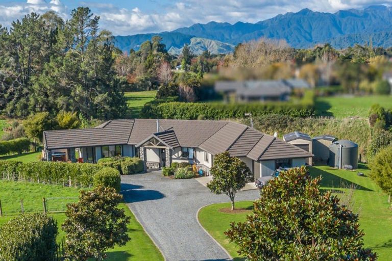 Photo of property in 9 Tullahoma Way, Ohau, Levin, 5570