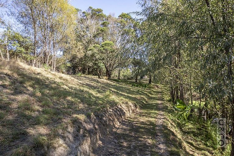 Photo of property in 231 Waitakere Road, Taupaki, Henderson, 0782