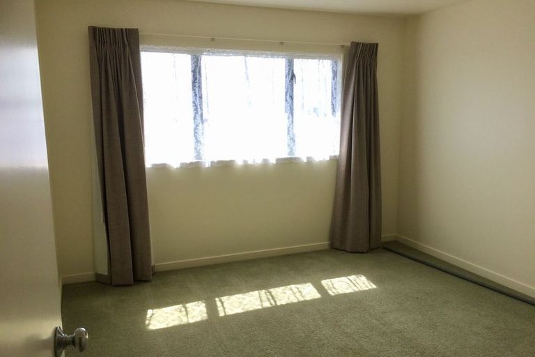 Photo of property in 1/73 Birkdale Road, Birkdale, Auckland, 0626
