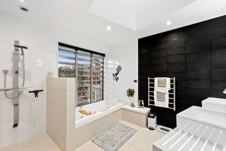 Photo of property in 48b Nevada Drive, Merrilands, New Plymouth, 4312