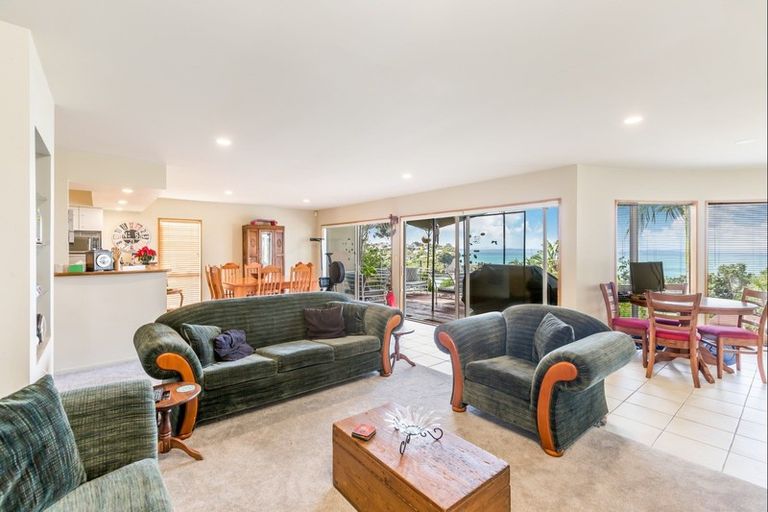 Photo of property in 1 Hurdlow Place, Manly, Whangaparaoa, 0930