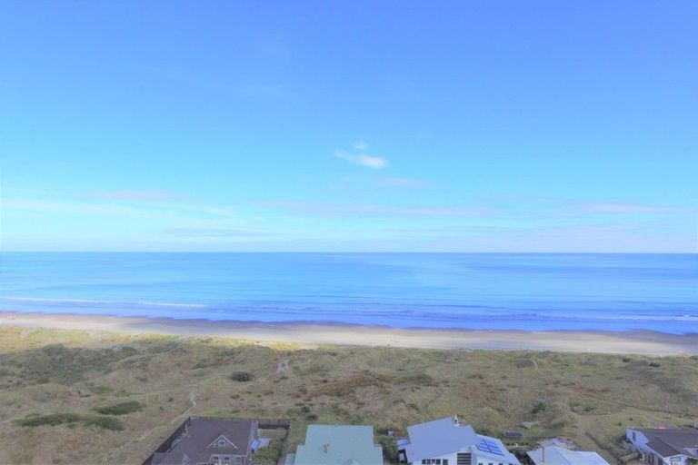 Photo of property in 37 Marine Parade South, Foxton Beach, Foxton, 4815