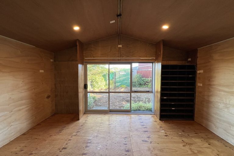 Photo of property in 368 South Road, Omata, New Plymouth, 4374