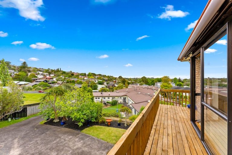 Photo of property in 1/12 Greenvalley Rise, Glenfield, Auckland, 0629