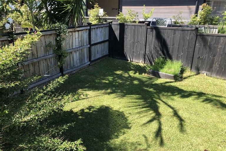 Photo of property in 3/289 Lake Road, Hauraki, Auckland, 0622