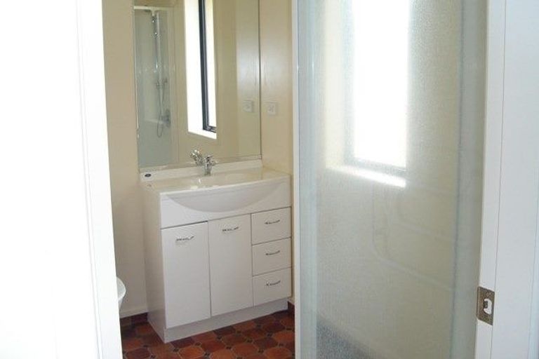 Photo of property in 15 Nobleman Place, Hamilton East, Hamilton, 3216