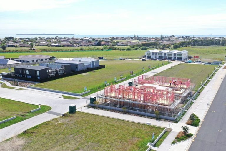 Photo of property in 24 Atutahi Lane, Papamoa, 3118